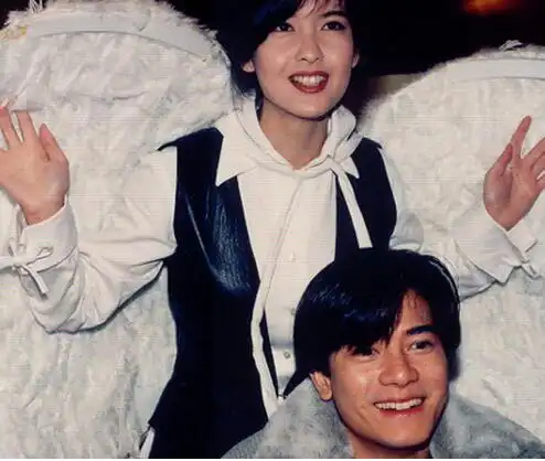 【图】女神周慧敏晒28年旧照引关注 与郭富城合影成不老传说