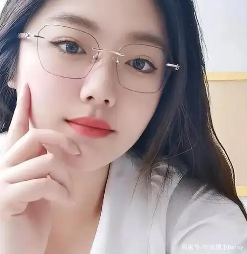 "戴眼镜"女生,建议学会5点化妆技能,不再怕被封印颜值和气质