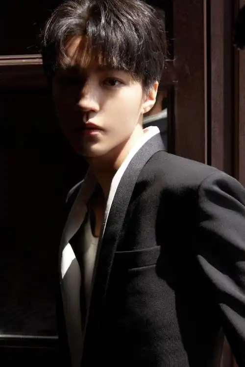 王俊凯高冷影帝抱抱我