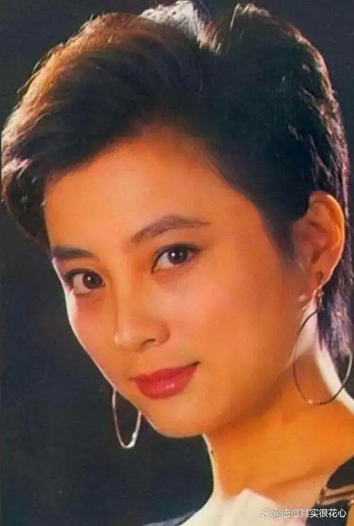 李玲玉:26岁和初恋离婚,34岁二婚嫁犹太富商却分居15年,她咋了