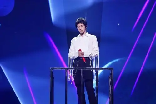 华晨宇壁纸祝花花生日快乐快来换上好看的生日头像