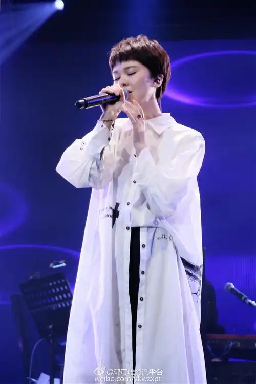 分享一些郁可唯真短发时期的照片吧