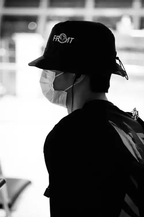 王一博出发泰国机场路透##王一博泰国