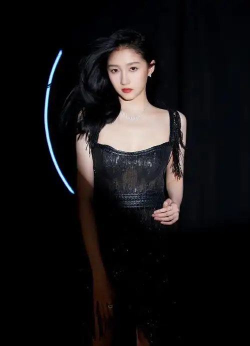 关晓彤带小胖儿营业一下