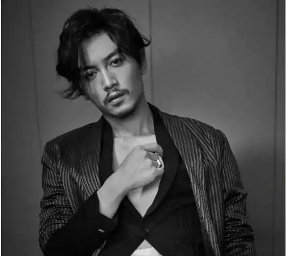 陈晓微信头像是这样的撒的不是糖是刀