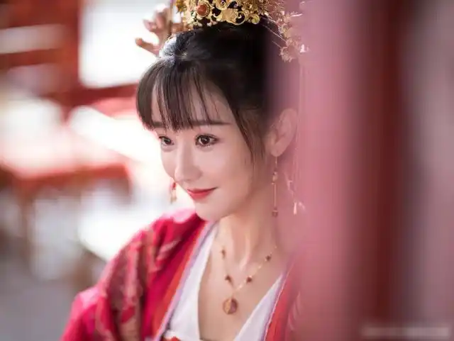 陌上人如玉鬼马精灵肖燕为追求真爱与腹黑少爷翟子路逗趣生情