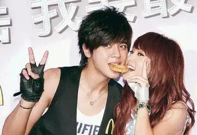 罗志祥杨丞琳心有灵犀 假期同携母亲游日本(图)