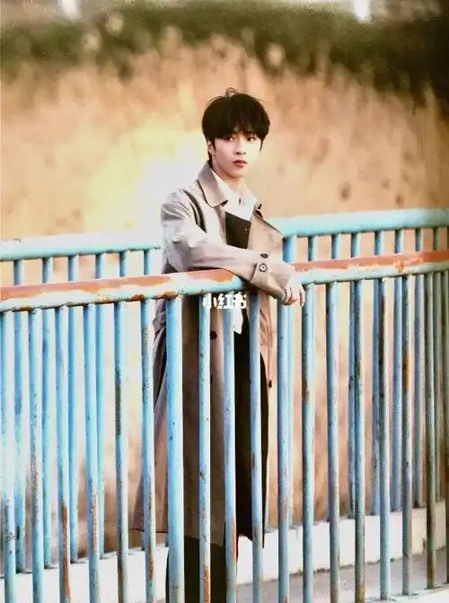 刘耀文  "刘耀文你不能再长高啦,再长就不好接戏了,跳舞就不好看膊"