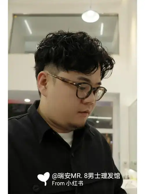 适合胖胖脸男生做的发型