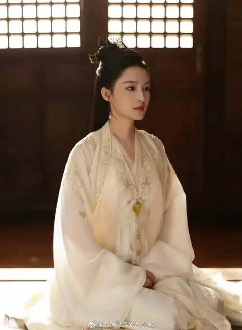 陈哲远七月行程显示7月22日新剧开机,应该就是和李沁主演的《绾心记》