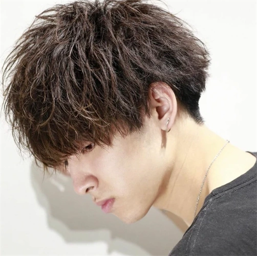 日系经典男生烫发 慵懒帅气纹理烫_男生烫发 - 美发站