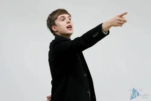 非首脑会谈 julian quintart