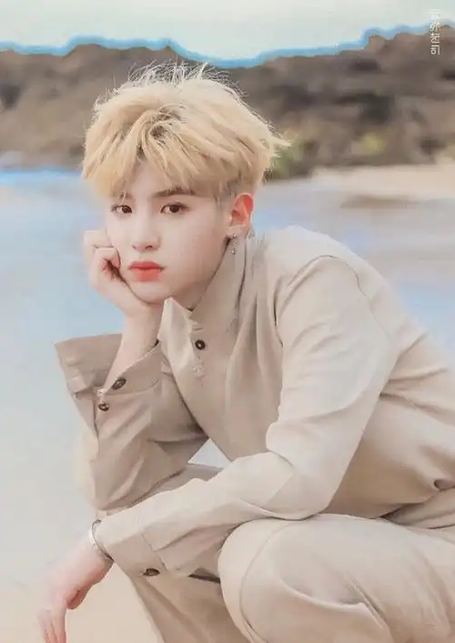 黄明昊蓝发库存