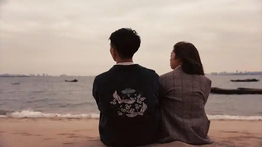 2021年最火情侣浪漫恩爱背影,高清图片 - ipad壁纸