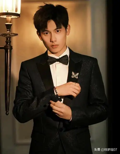 新生代2021微博电影之夜年度潜力演员胡先煦可以说是我们看着他长大