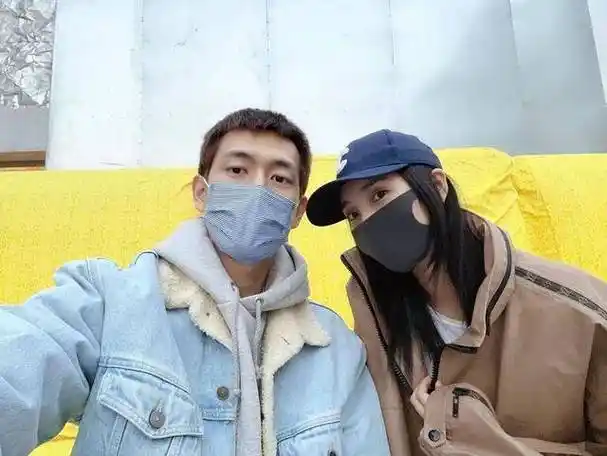 从《亲爱的爱的》爆红后,李现的绯闻对象碰巧是王紫璇,逐渐拥有了传言