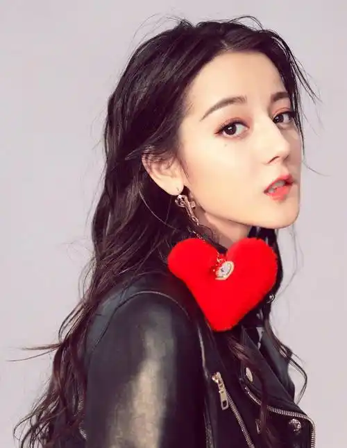 女神迪丽热巴的书法不错端庄秀丽字如其人笔笔精彩到位