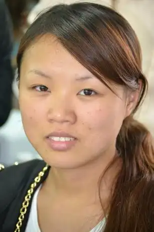 今天给大家展示的是我校第二阶段所学的晚宴妆