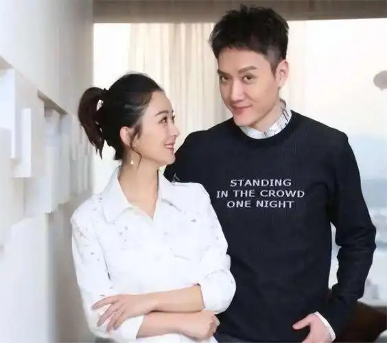 冯绍峰埋怨赵丽颖没有给他准备结婚戒指.