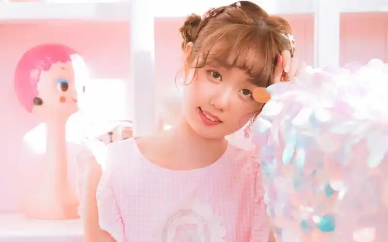可爱甜美少女粉色梦幻写真图片桌面壁纸