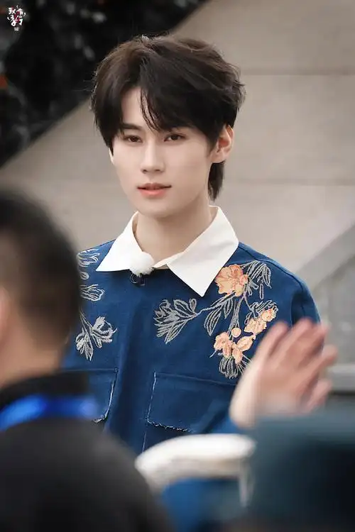 #张真源晒奔跑吧名牌##张真源奔跑吧#