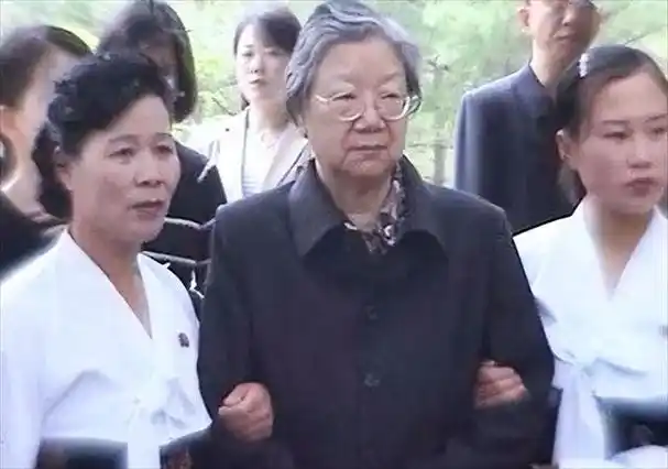 2022年刘思齐病逝:李敏李讷无法到场送别,4个孩子流泪场面感人