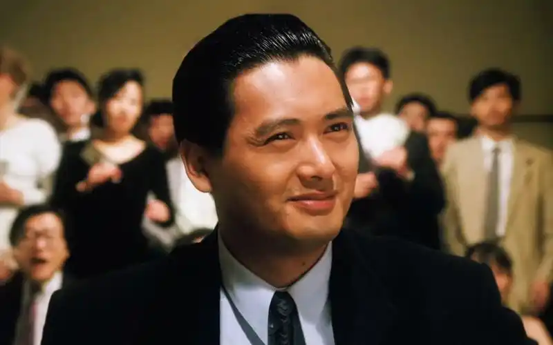 这才是周润发的气场,在他的面前,四大天王也只能是配角!