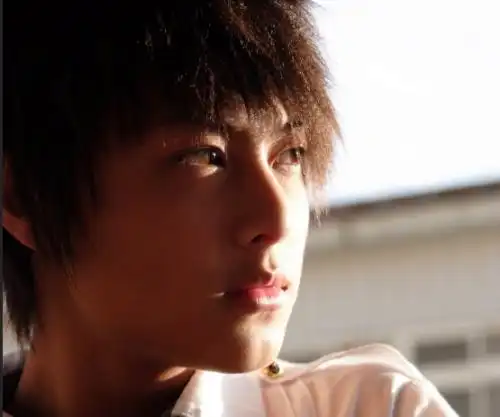 的(当香港一线女演员邓丽欣,恋上小五岁的台湾偶像剧男星王子邱胜翊)