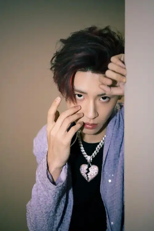 小鬼王琳凯超话#小鬼把二次元美少女戴脖子上了#第二波硬核照来袭!