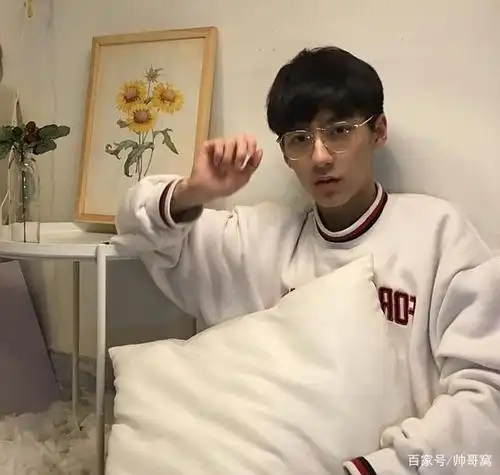 学习优异的00后校草帅哥生活照片,被老师称为帅宝宝的17岁小鲜肉