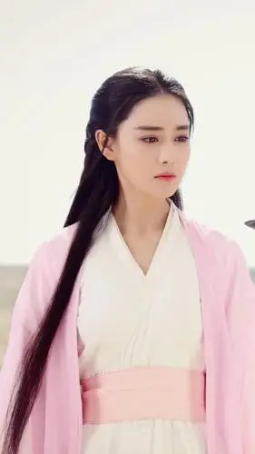 张馨予版小龙女定妆照终于公布,一袭白衣艳丽非凡