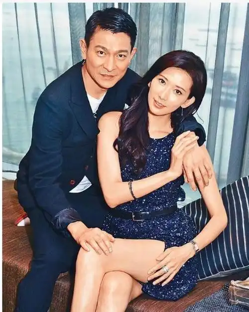 林志玲刘德华合照流出他越老越帅林志玲开叉裙妩媚性感