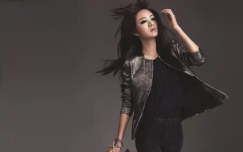 美女安以轩电脑壁纸_气质美女安以轩