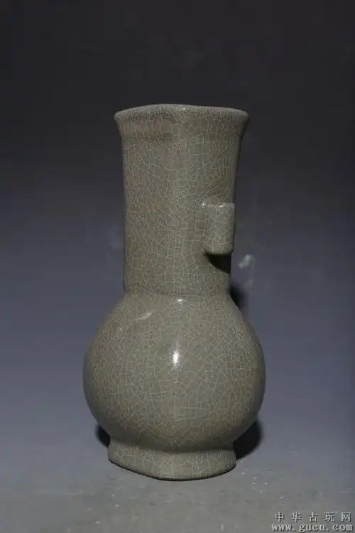 南宋溪口官窑贯耳瓶