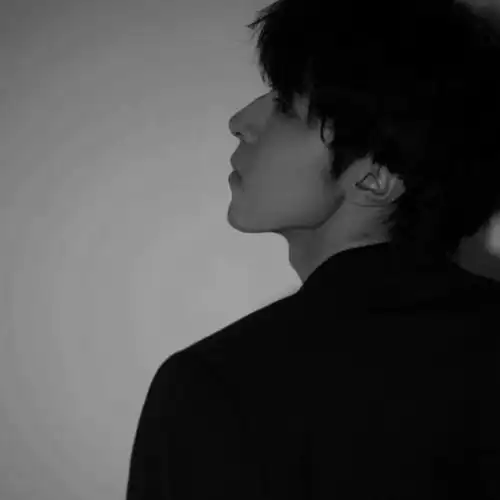 黑白头像冷酷高冷男头