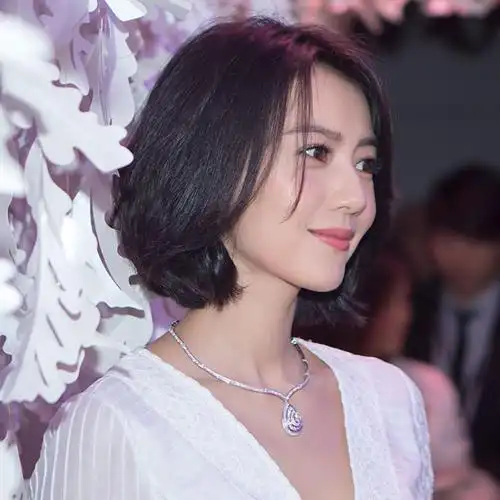 女神高圆圆 新剪的短发美翻天!