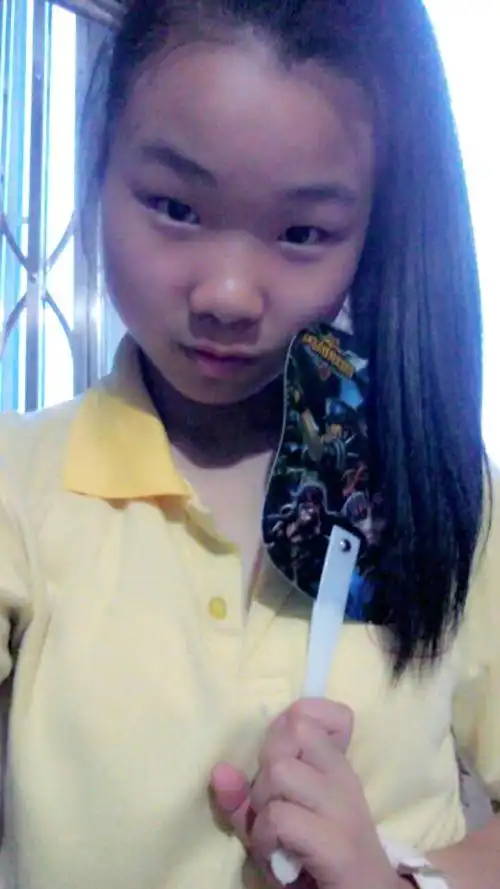 我初三,一米六,但是有100了,是不是很胖,能穿连衣的紧身牛仔裙吗