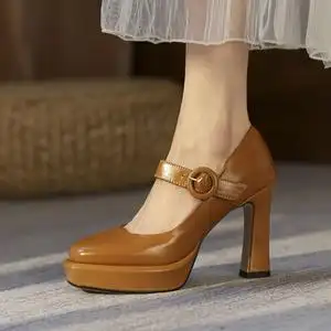 2021新款棕色浅口单鞋牛漆皮真皮粗跟一字带高跟鞋防水台方头女鞋