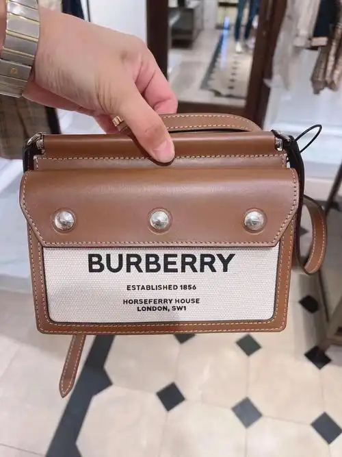 巴宝莉babytitlebag