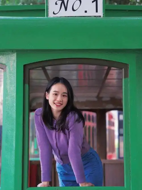 私信发我露出全脸的图,无过度美颜或浓妆,再发几张以前拍的生活照