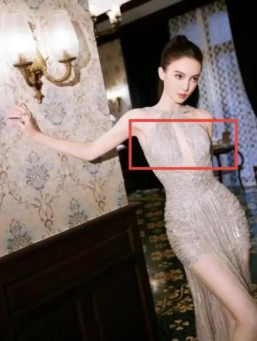 有一种尴尬叫金晨玩性感条件有限却非要露点什么