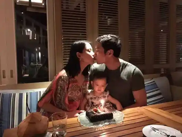 奶茶妹妹罕见七夕秀恩爱,杨幂晒自拍,张艺兴王凯为单身狗撑腰!