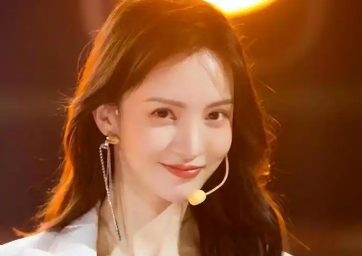 回顾这次娱乐圈的残酷真相在32岁金晨身上体现得淋漓尽致