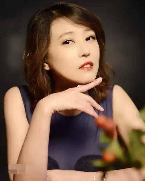 回顾周海媚:23岁嫁给吕良伟,一年后离婚,如今独居北京不婚不育