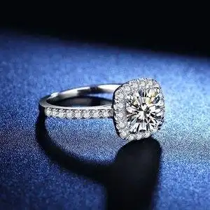 一克拉公主方钻戒图片