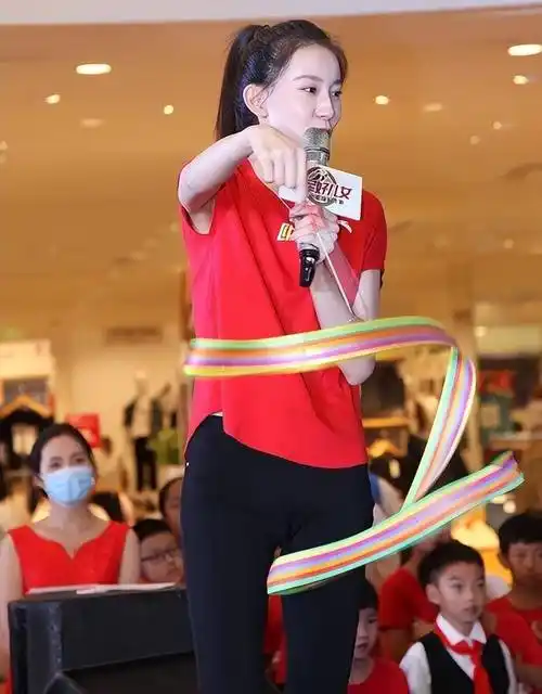 体操女神张豆豆:凭挺身材照走红,拒绝进娱乐圈,今与孙杨结成夫妻_网友