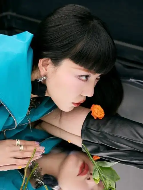 吴莫愁地铁经典海报再现##吴莫愁发糖