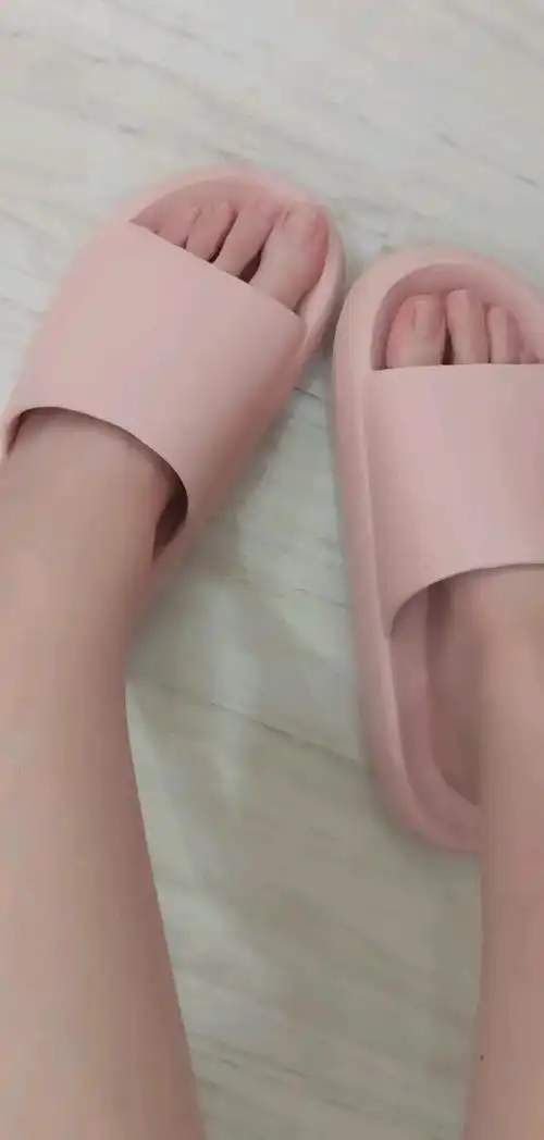 穿拖鞋很好看的女生是什么感觉