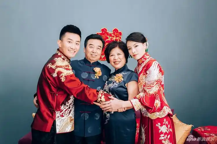 跳水女皇吴敏霞大婚 穿中式嫁衣似天仙