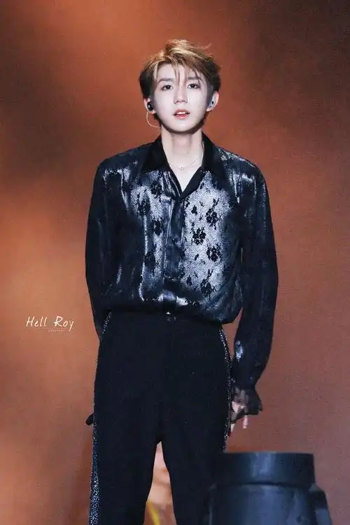 与王源十年璀璨共往